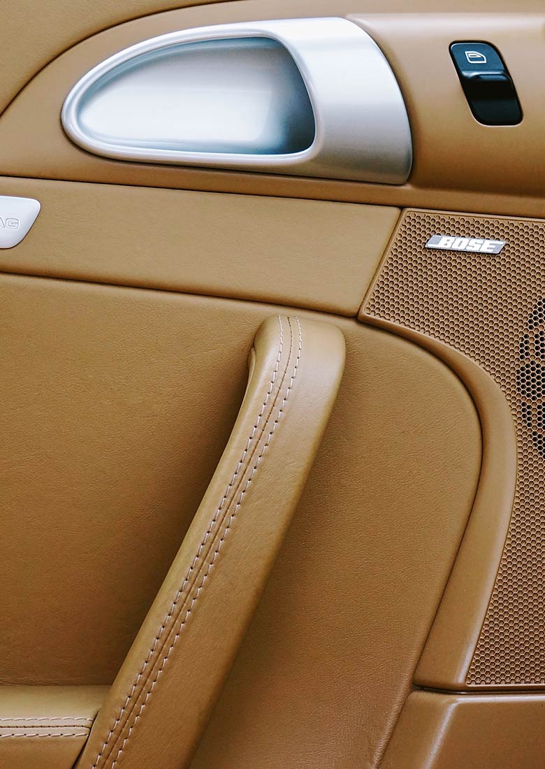 GÖKTÜRK MOTORS Göktürk showroom iç mekan – premium döşeme detayı